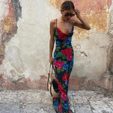Maxikleid im Vintage-Stil mit Blumenmuster und Wasserfallausschnitt - Schwarz